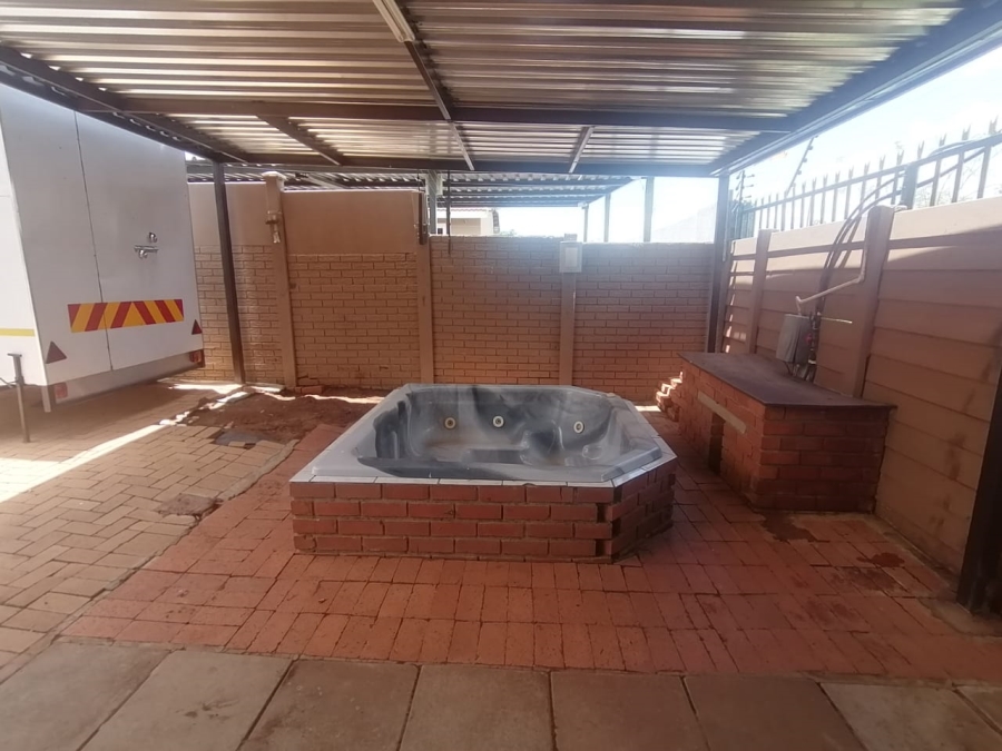 3 Bedroom Property for Sale in Geelhoutpark North West